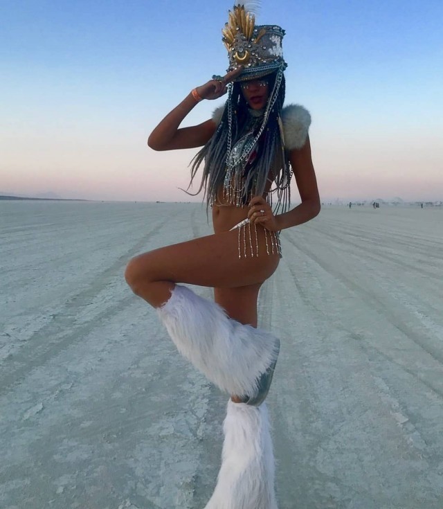 Девушки с фестиваля Burning man