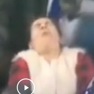 На футбол она пришла