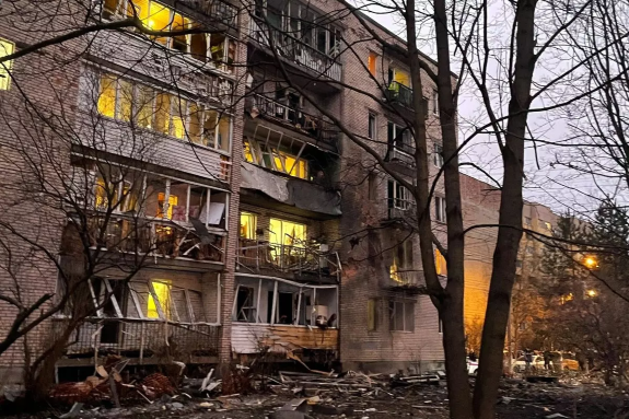 Остановить прилёты по Питеру.