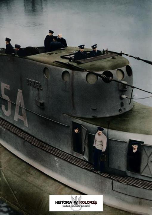 " Веселый Роджер" над субмариной