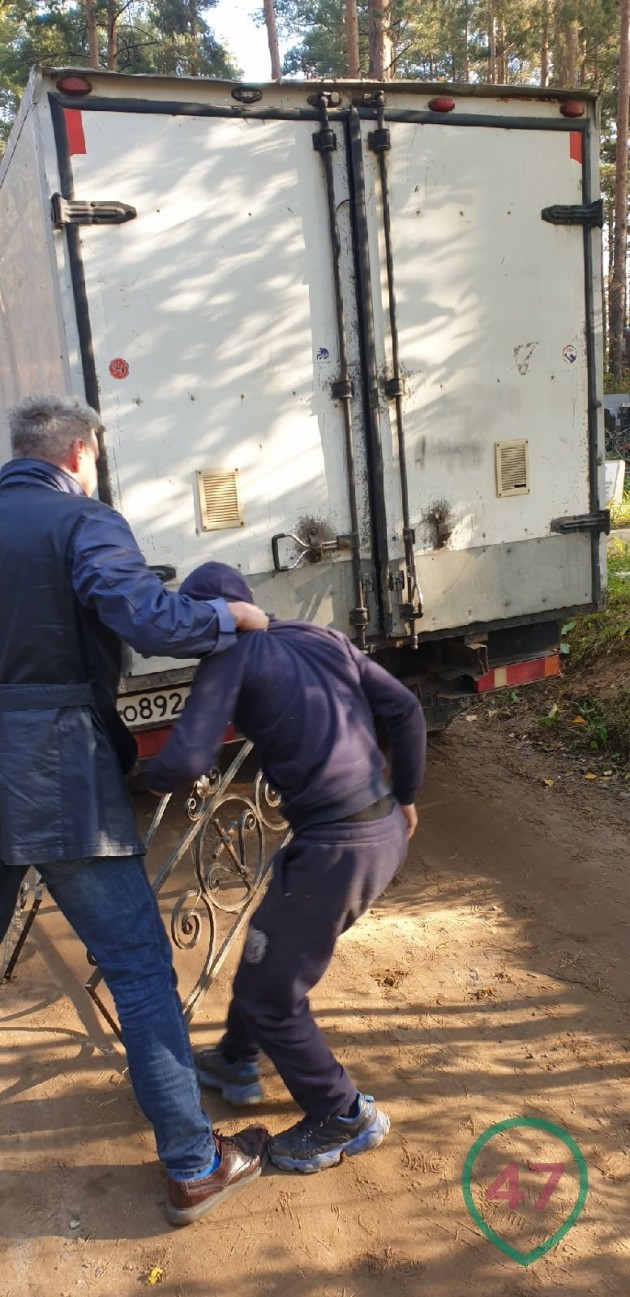 Под Петербургом изловили мигранта, промышлявшего воровством на могилах