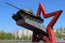 Советские монументы и уличные памятники