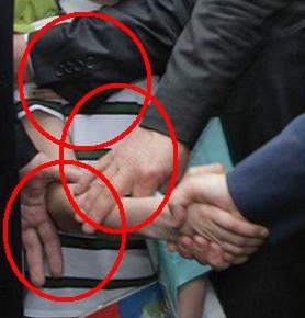 Прохожая поцеловала Путина на Арбате