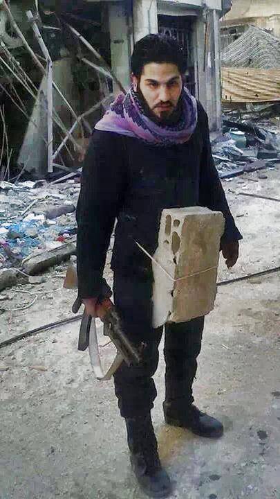 Боевик и броня для паха из шлакоблока.