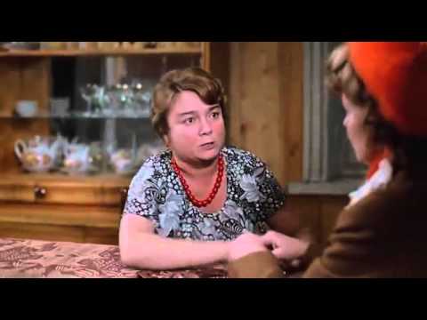 Телеведущая Екатерина Стриженова упала прямо в студии программы “Время покажет”