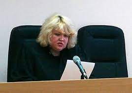 Судья Наталья Репникова, которая заменила Алексею Навальному условный срок по делу «Ив Роше» на реальный, скончалась