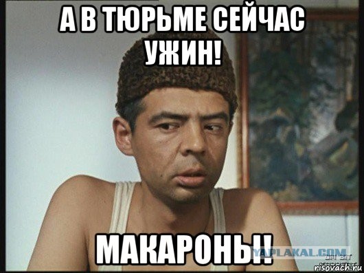 Мария Овсянникова вышла на одиночный пикет напротив Кремля с плакатом «Путин — убийца»