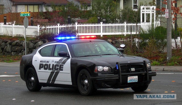 полиция сша машины форд краун виктория. полицейские машины сша форд краун виктория. авто сша. форд краун виктория 2000 полиция. кадиллак лимузин президента.