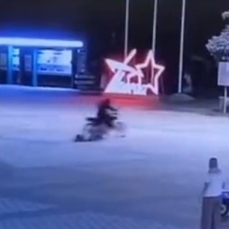 Мужчина на питбайке сбил маленькую девочку и скрылся с места