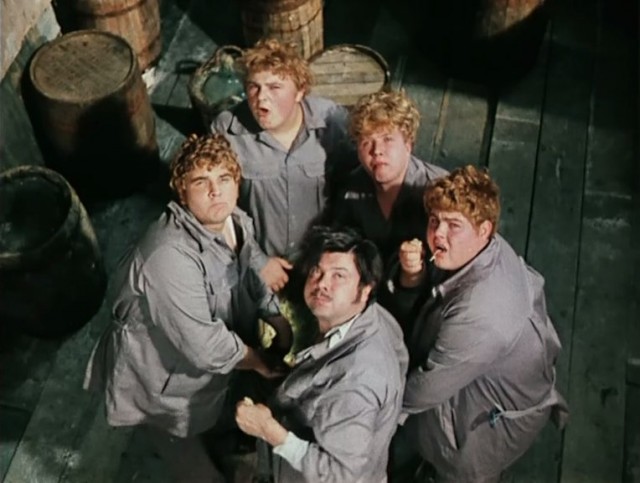 Пенсионный фонд трещит по швам: «дыра» ПФР заставит власти идти на крайние меры