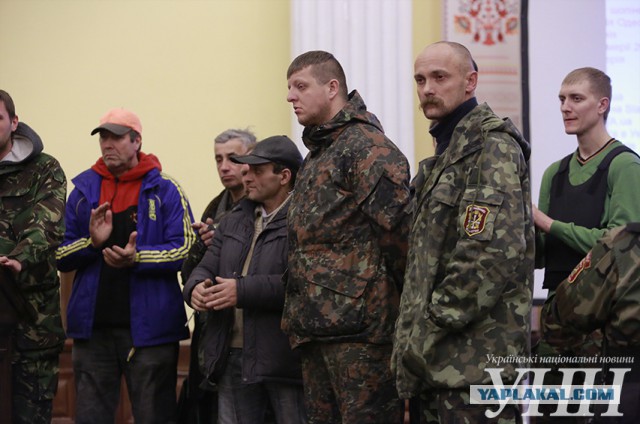 В Киеве майданщики штурмуют гостиницу «Турист»