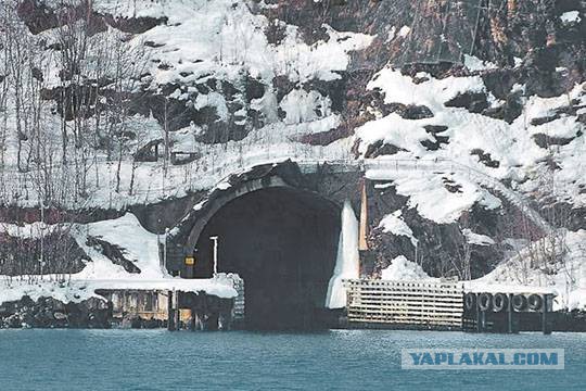 Уступил военную базу России Столтенберг