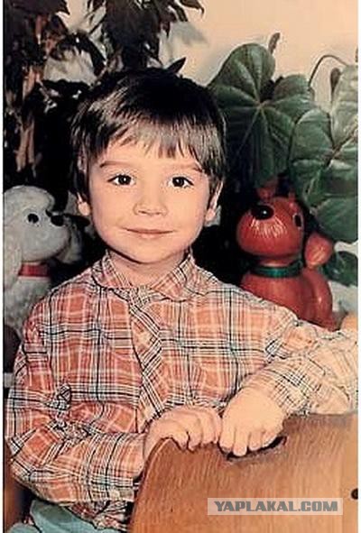 Знаменитости в детстве. Фото из домашних архивов