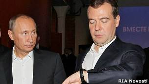 Медведев с часами после анекдота Путина стал объектом насмешек в соцсетях