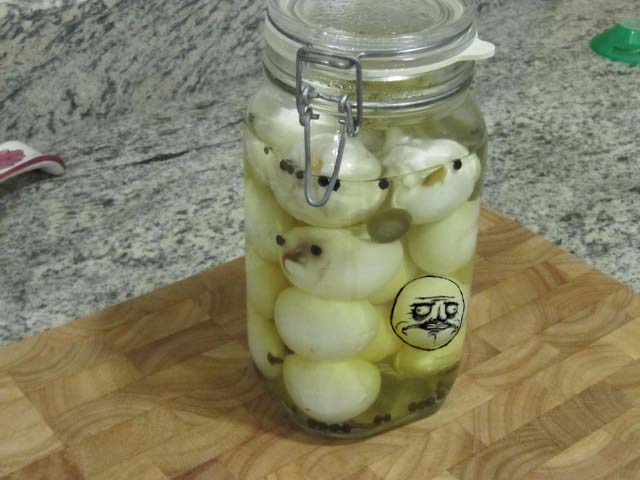 Маринованные яйца.