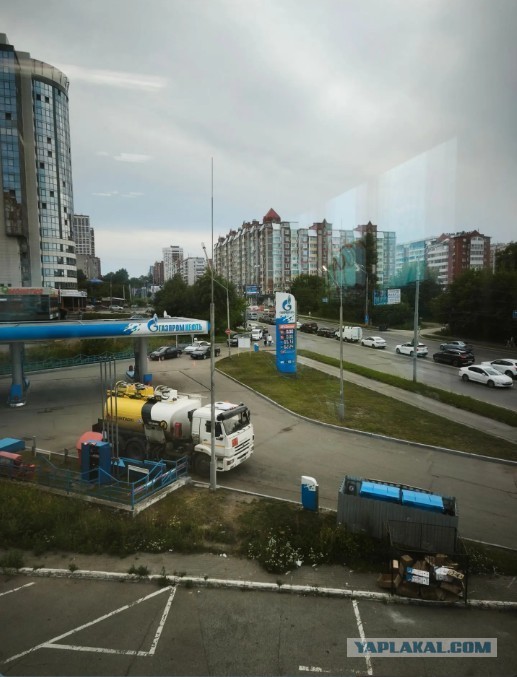 Москва заправляется, остальные выживают
