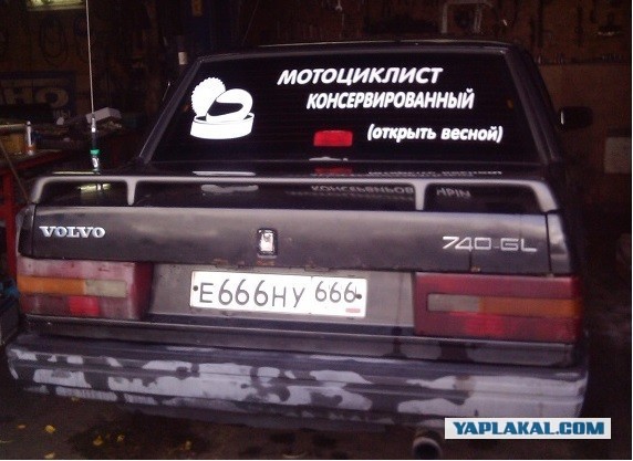 А ведь правда, зачем эти наклейки?