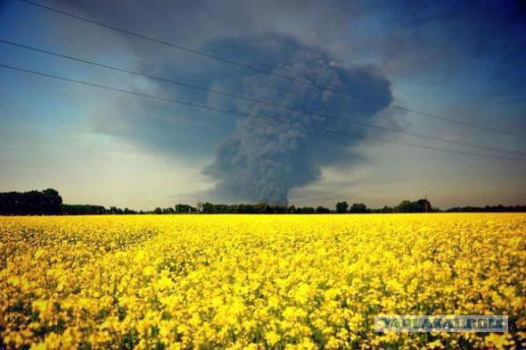 Сфотографировал с самолета, горение нефтехранилища