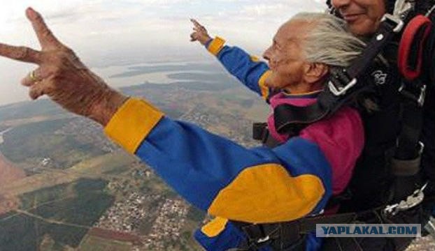 В Уфе бабушка выпала с окна девятого этажа. Но спасателям пришлось навестить ее дважды