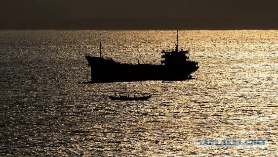 Экипаж судна-нарушителя из КНДР напал на российских пограничников