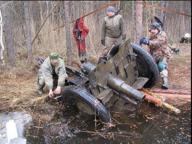 Из болота достали пушку военных времён. В Эстонии
