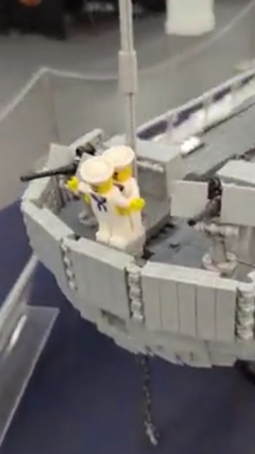 Энтузиаст в одиночку собрал 10-метровый линкор «Миссури» из 600 тысяч деталей LEGO.