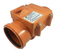 Зловещее существо вылезло из унитаза