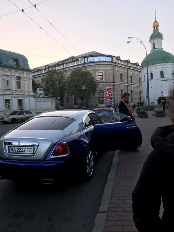 Налетай, помолись, посмотри, оскорбись!