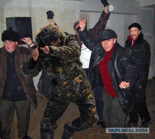 Фотожаба: Сейчас он ей...