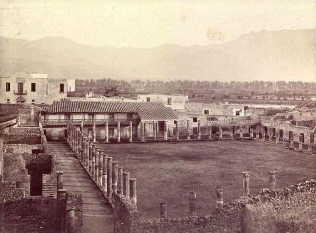 Лица, события, эпохи: редкие исторические фотографии, которые перенесут вас в другое время