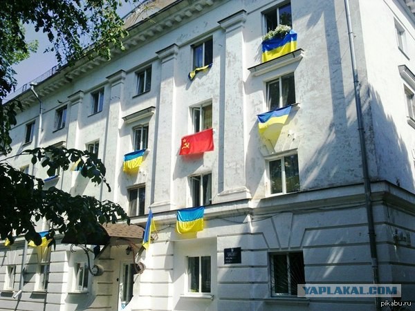 Украинские флажки в Харькове