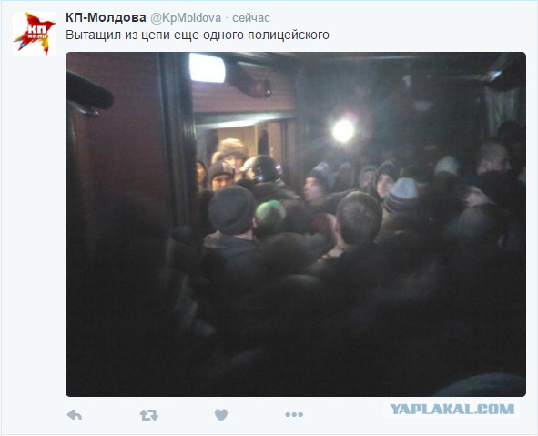Молдавский "майдан" или просто способ согреться?