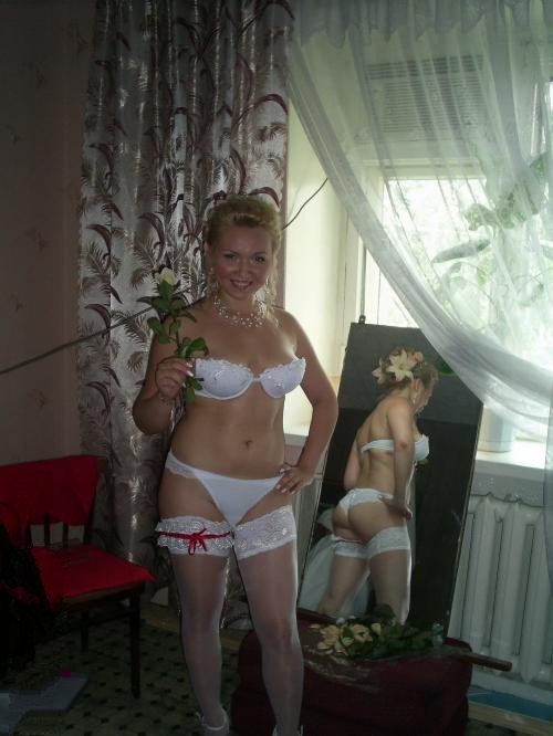 И хоть не юные уже, они ещё романтики в душе