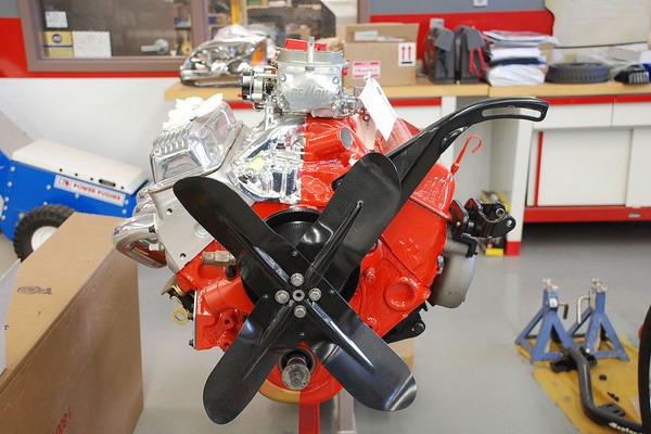 Шеви Камаро в стиле "Джекил и Хайд"