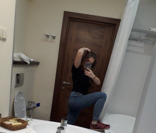 Девки, хватит кобениться перед фотиком