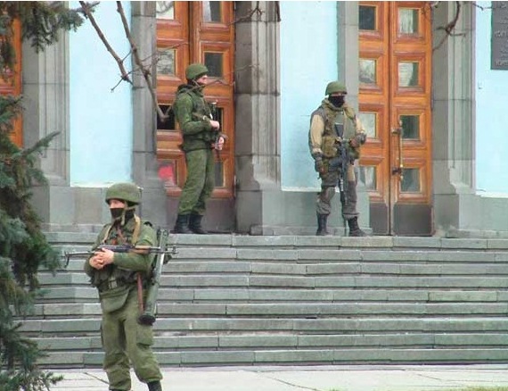 Курс рубля к доллару превысил 70р, к евро 80р