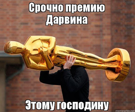 В Тихвине двое безумцев решили искупаться возле шлюза спускаемой воды у местной ГЭС