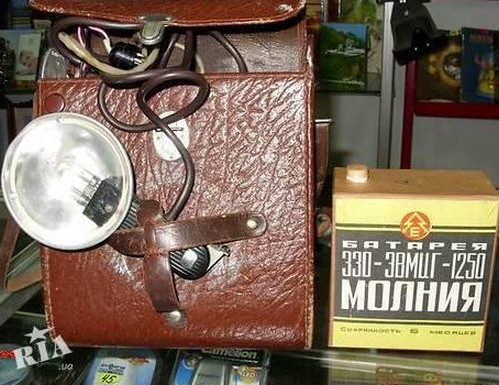 В темной комнате, под красным фонарем…