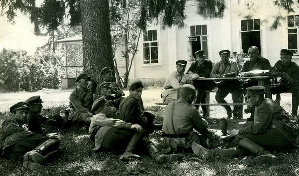 На заре Советской власти. (18 фотографий)
