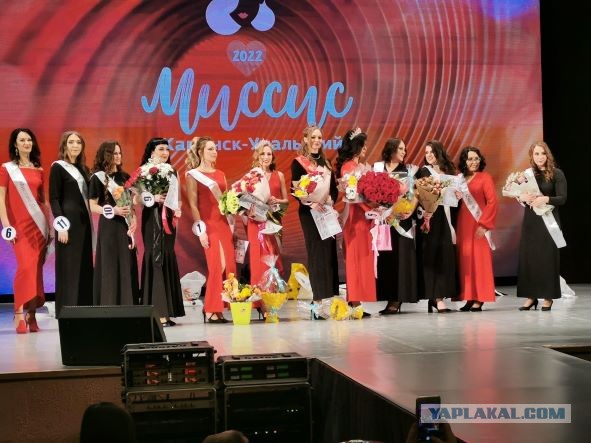 Участницам конкурса красоты в Свердловской области подарили мусорные пакеты, бахилы и перчатки