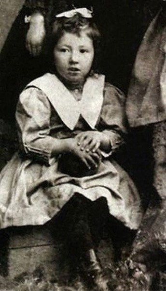 Небольшая фотоподборка известных личностей в детстве и юности