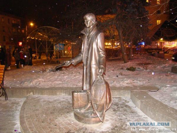 Памятники артистам и их ролям