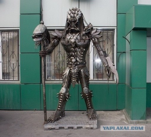 Во Владивостоке появился памятник «Чужому»