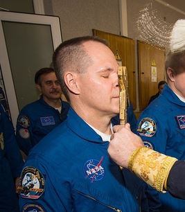 Что может сказать блондинка о Дне Космонавтики