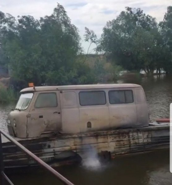 Необычный паром, сделанный народными умельцами