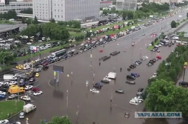 Кто ответит за затопленные машины в Москве?