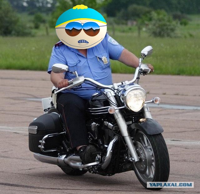Мент на мотоцикле