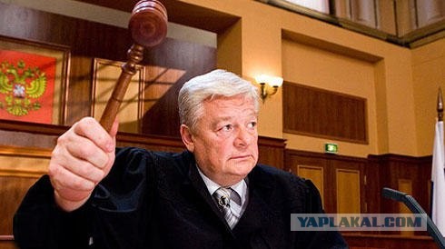 Мгновенная карма: пожарный не стал тушить дом бывшей жены по решению суда