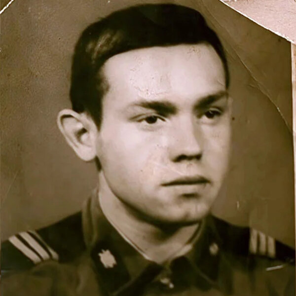 Армейские фотографии советских знаменитостей.