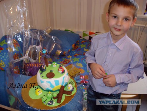 Скрутившего с машины колпачки 8-летнего блогера избил водитель